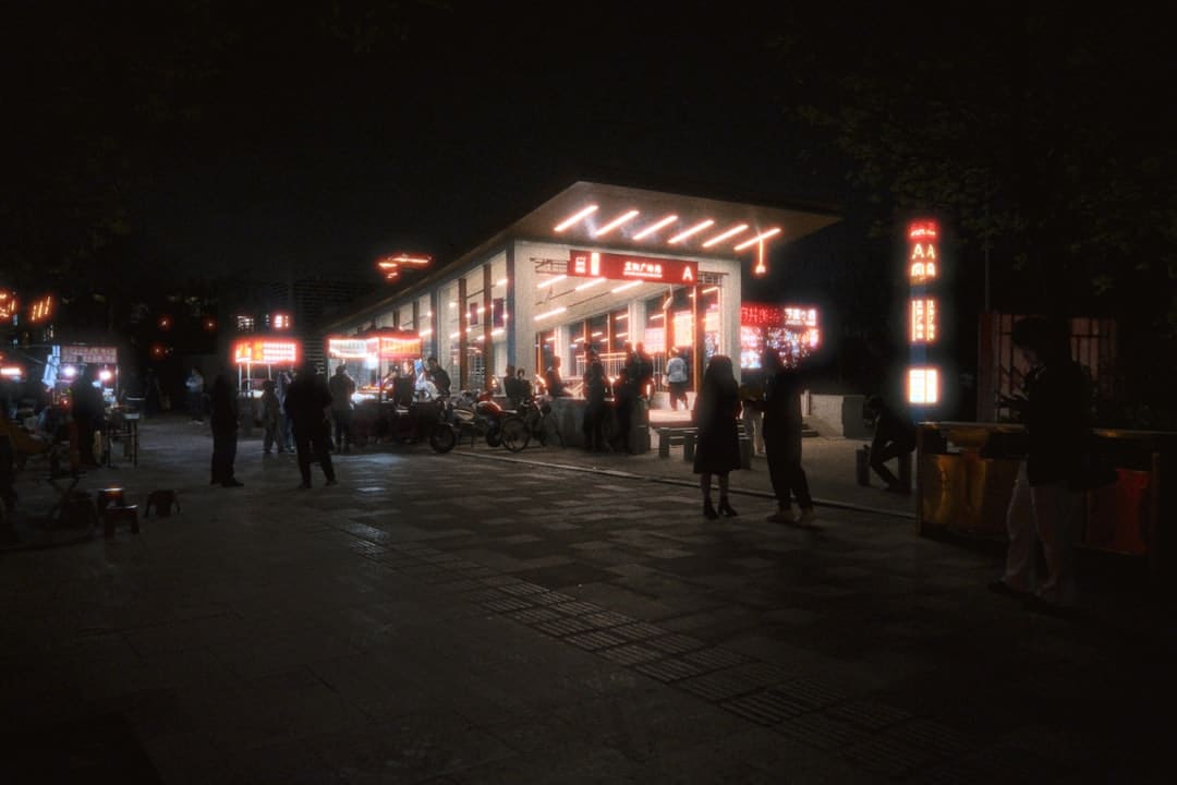 黑色悬疑电影《逃离抢钱镇》定档9月13日 贪欲迷局高能反转 人性拷问一念成魔